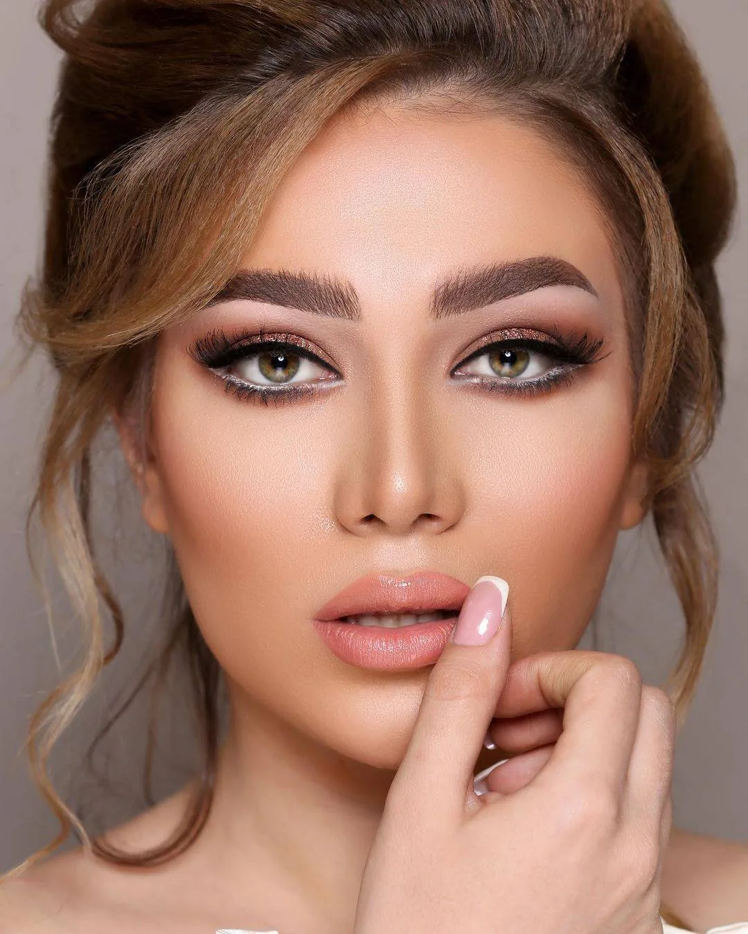 نمونه کارهای سالن زیبایی آوای ماهور