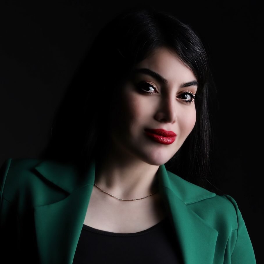 مرکز فیبروز و میکروپیگمنتیشن سمیه اقبالی